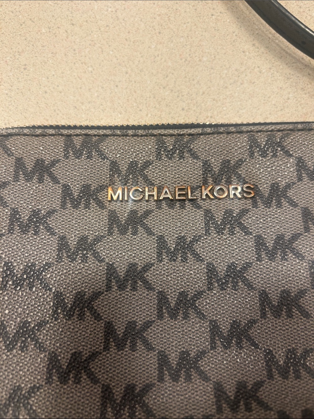 Michael Kors MK uLogo Crossbody with Black Strap - Picture 2 of 6